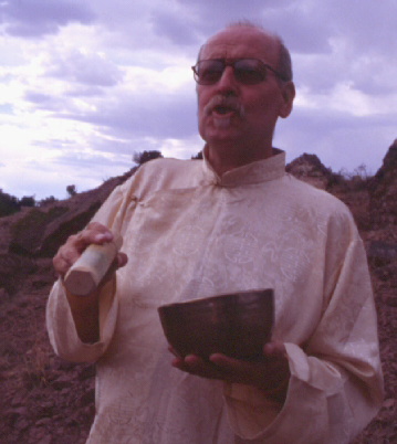 Mitch Nur demonstrates Singing Bowls with Harmonic